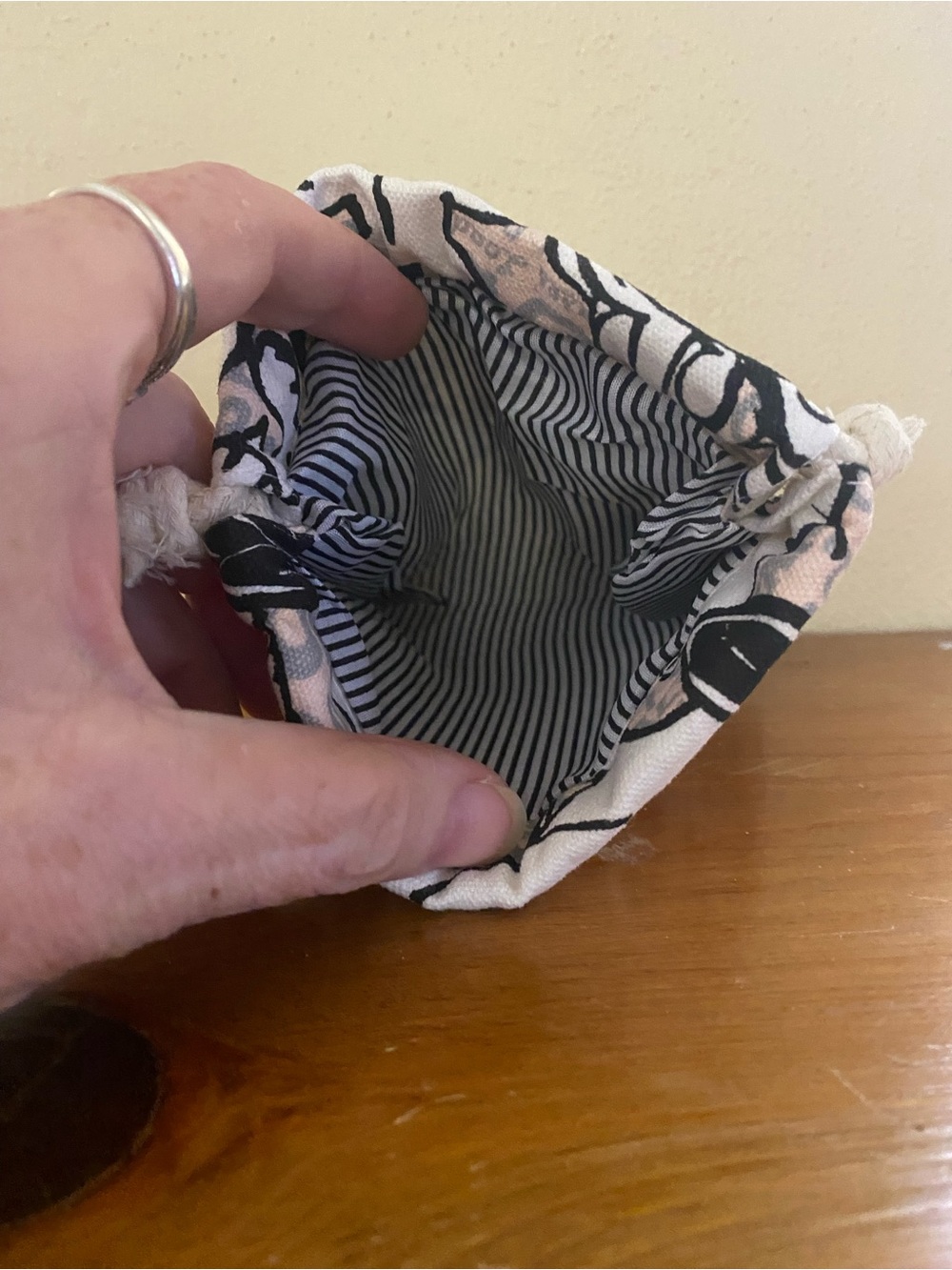 Light Pink Snoopy Drawstring Pouch - Picture 2 of 3